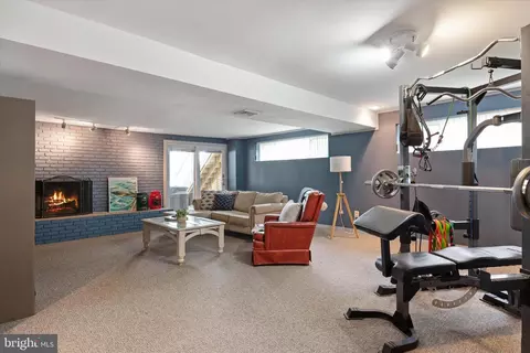 Living - 508 Walnut Dr, Riva, MD 21140 photo 1 of 3