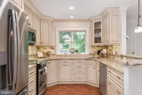 Kitchen - 508 Walnut Dr, Riva, MD 21140 photo 2 of 3