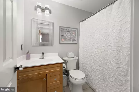 Bath - 927 Hilltop Rd, Arnold, MD 21012 photo 4 of 6
