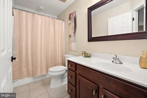 Bath - 927 Hilltop Rd, Arnold, MD 21012 photo 3 of 6