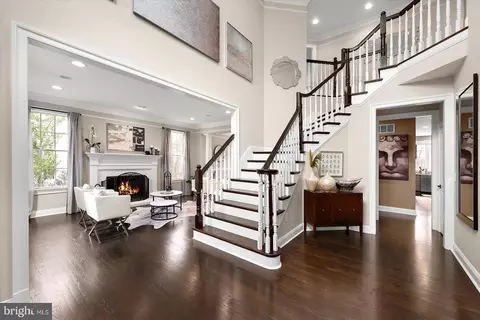 Entry Way - 927 Hilltop Rd, Arnold, MD 21012 photo 2 of 7