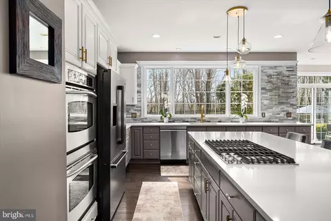 Kitchen - 927 Hilltop Rd, Arnold, MD 21012 photo 5 of 8