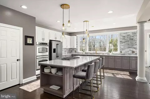 Kitchen - 927 Hilltop Rd, Arnold, MD 21012 photo 4 of 8