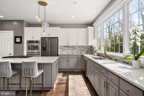 Kitchen - 927 Hilltop Rd, Arnold, MD 21012 photo 3 of 8