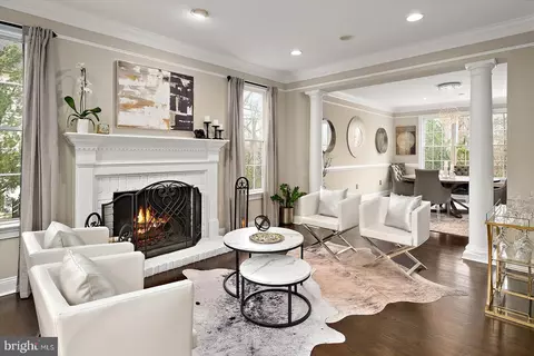Living - 927 Hilltop Rd, Arnold, MD 21012 photo 2 of 4