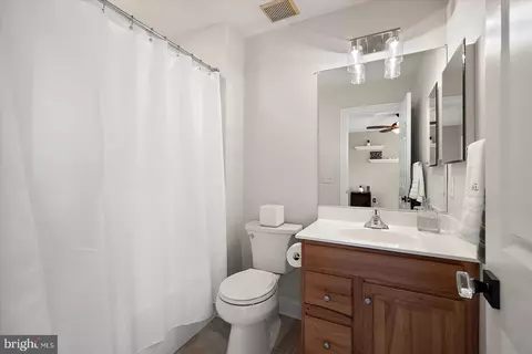 Bath - 927 Hilltop Rd, Arnold, MD 21012 photo 5 of 6