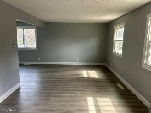 212 Sycamore Rd, Baltimore, MD 21226 photo 2
