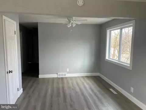 212 Sycamore Rd, Baltimore, MD 21226 photo 4