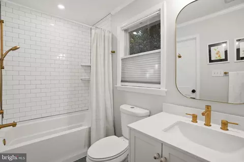 Bath - 11 Glen Ave N, Annapolis, MD 21401 photo 1 of 2