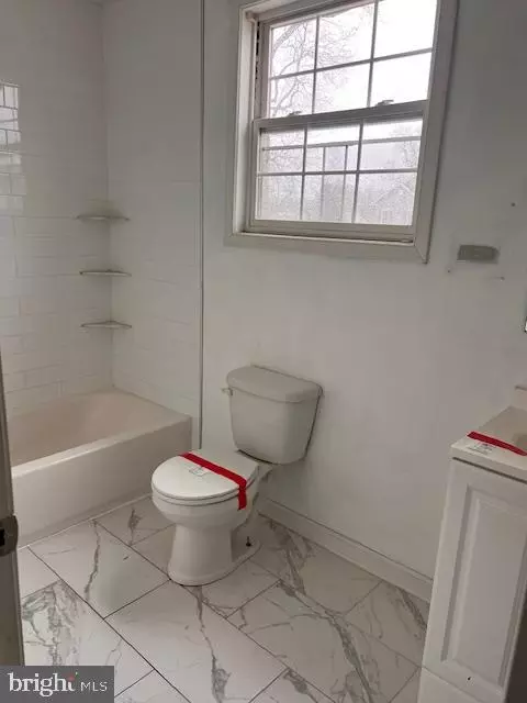 Bath - 7832 E Shore Rd, Pasadena, MD 21122 photo 1 of 1