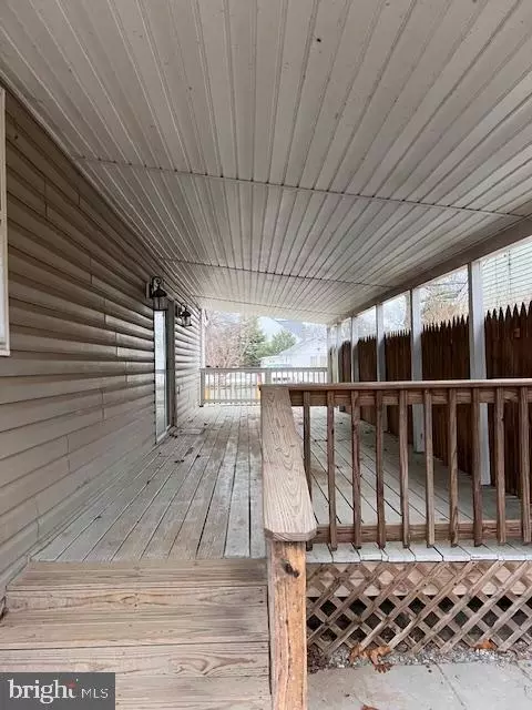 Exterior - 7832 E Shore Rd, Pasadena, MD 21122 photo 2 of 2