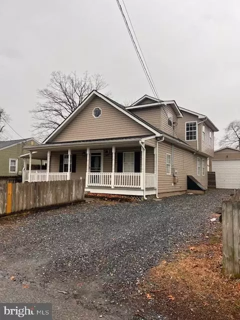 7832 E Shore Rd, Pasadena, MD 21122