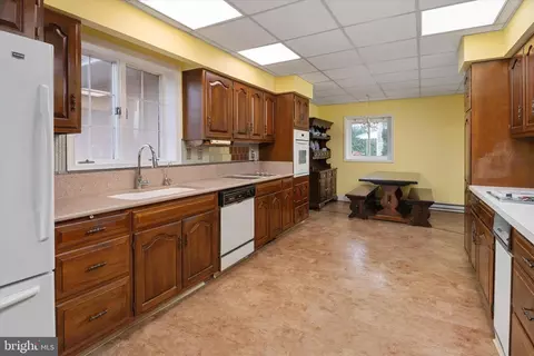 Kitchen - 20 Granada Rd, Pasadena, MD 21122 photo 3 of 4