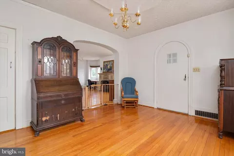 Entry Way - 20 Granada Rd, Pasadena, MD 21122 photo 1 of 2
