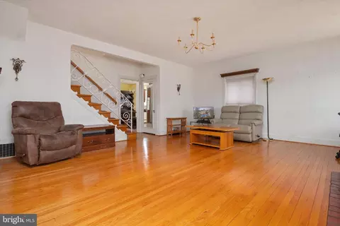 Living - 20 Granada Rd, Pasadena, MD 21122 photo 2 of 4