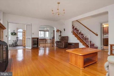 Living - 20 Granada Rd, Pasadena, MD 21122 photo 3 of 4