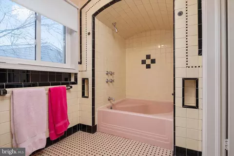 Bath - 20 Granada Rd, Pasadena, MD 21122 photo 1 of 3
