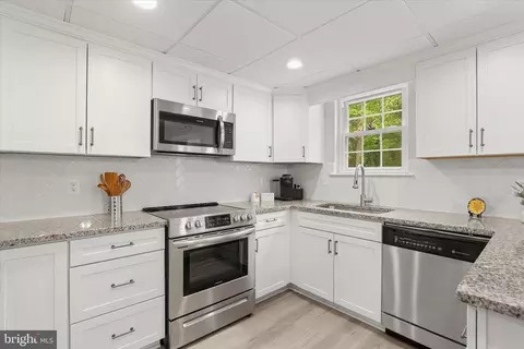 Kitchen - 792 Match Point Dr, Arnold, MD 21012 photo 2 of 3