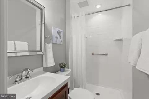 Bath - 792 Match Point Dr, Arnold, MD 21012 photo 2 of 5