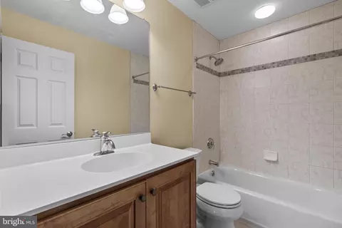 Bath - 370 Eagle Hill Rd, Pasadena, MD 21122 photo 8 of 11