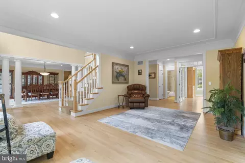 Entry Way - 370 Eagle Hill Rd, Pasadena, MD 21122 photo 2 of 8