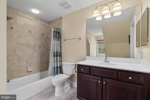 Bath - 370 Eagle Hill Rd, Pasadena, MD 21122 photo 9 of 11