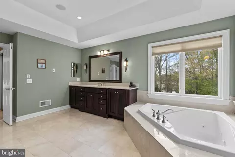 Bath - 370 Eagle Hill Rd, Pasadena, MD 21122 photo 6 of 11
