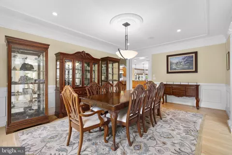 Dining - 370 Eagle Hill Rd, Pasadena, MD 21122 photo 1 of 5