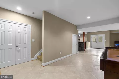 Entry Way - 370 Eagle Hill Rd, Pasadena, MD 21122 photo 8 of 8