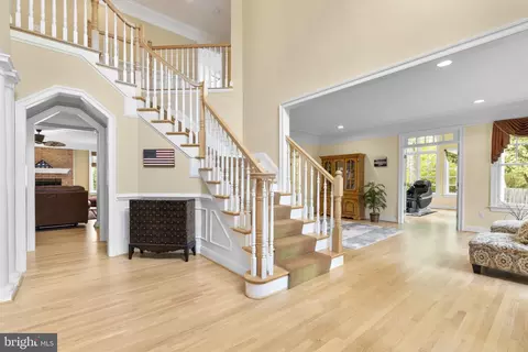 Entry Way - 370 Eagle Hill Rd, Pasadena, MD 21122 photo 1 of 8
