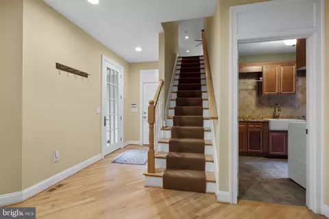 Entry Way - 370 Eagle Hill Rd, Pasadena, MD 21122 photo 5 of 8