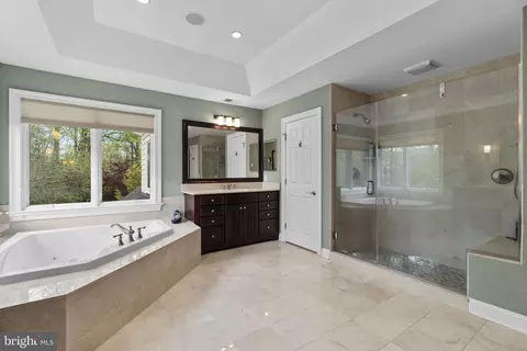 Bath - 370 Eagle Hill Rd, Pasadena, MD 21122 photo 4 of 11