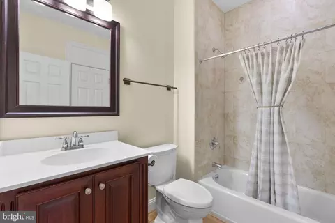 Bath - 370 Eagle Hill Rd, Pasadena, MD 21122 photo 2 of 11