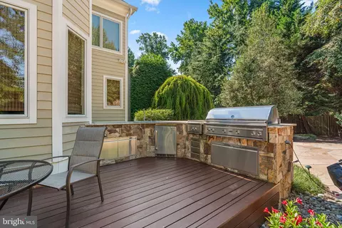 Exterior - 370 Eagle Hill Rd, Pasadena, MD 21122 photo 7 of 21