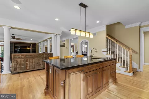 Kitchen - 370 Eagle Hill Rd, Pasadena, MD 21122 photo 5 of 7