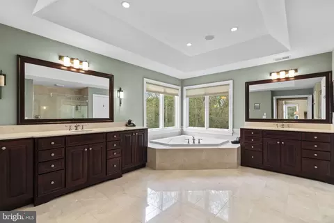 Bath - 370 Eagle Hill Rd, Pasadena, MD 21122 photo 3 of 11