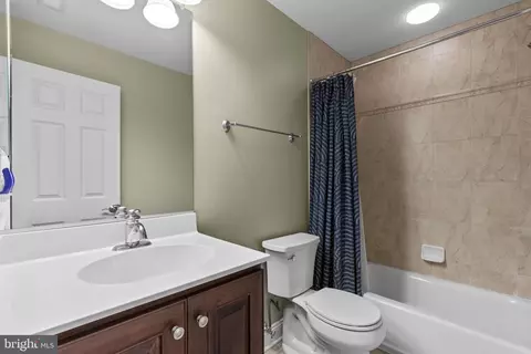Bath - 370 Eagle Hill Rd, Pasadena, MD 21122 photo 10 of 11