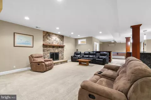Living - 370 Eagle Hill Rd, Pasadena, MD 21122 photo 5 of 7