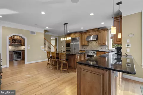 Kitchen - 370 Eagle Hill Rd, Pasadena, MD 21122 photo 6 of 7