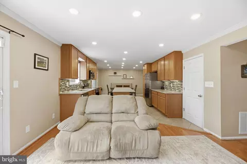 5209 Grenock Dr, Lothian, MD 20711 photo 17