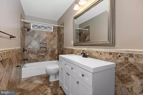 Bath - 7719 Suitt Dr, Pasadena, MD 21122 photo 4 of 8