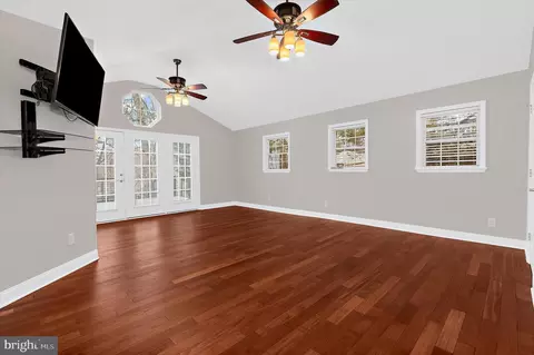 Living - 7719 Suitt Dr, Pasadena, MD 21122 photo 8 of 10