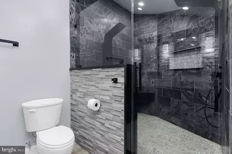 Bath - 7719 Suitt Dr, Pasadena, MD 21122 photo 1 of 8