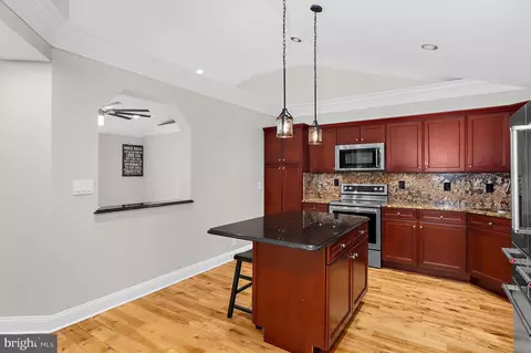 Kitchen - 7719 Suitt Dr, Pasadena, MD 21122 photo 3 of 4