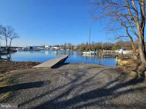Exterior - 7719 Suitt Dr, Pasadena, MD 21122 photo 15 of 16