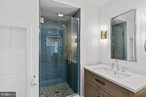 Bath - 327 Riverview Trl, Annapolis, MD 21401 photo 4 of 4