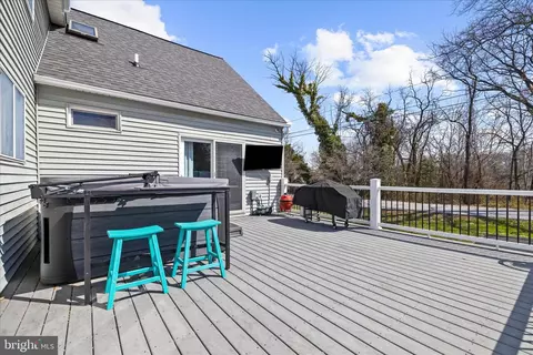 Exterior - 1217 Valley Rd, Pasadena, MD 21122 photo 3 of 14