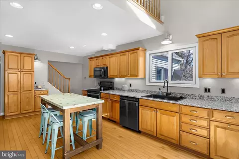 Kitchen - 1217 Valley Rd, Pasadena, MD 21122 photo 3 of 4