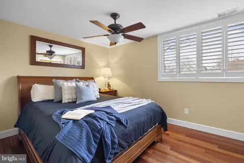 Bedroom - 22 E Lake Dr, Annapolis, MD 21403 photo 5 of 8
