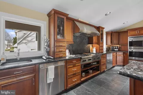 Kitchen - 22 E Lake Dr, Annapolis, MD 21403 photo 6 of 8